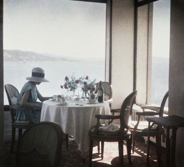 Bibi au Restaurant d Eden Roc Cap d Antibes 1920 Photographie J H Lartigue C Ministere de la Culture France  AAJHL