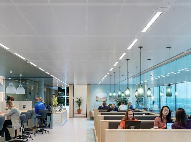 https://spaces-wp.imgix.net/2019/03/Spaces-Schiphol-Airport-Schiphol-The-Netherlands-Coworking-Networking-Design-720x800.jpg?h=480&w=1.00&max-w=646&fit=crop&crop=top,left&auto=compress,format&q=30
